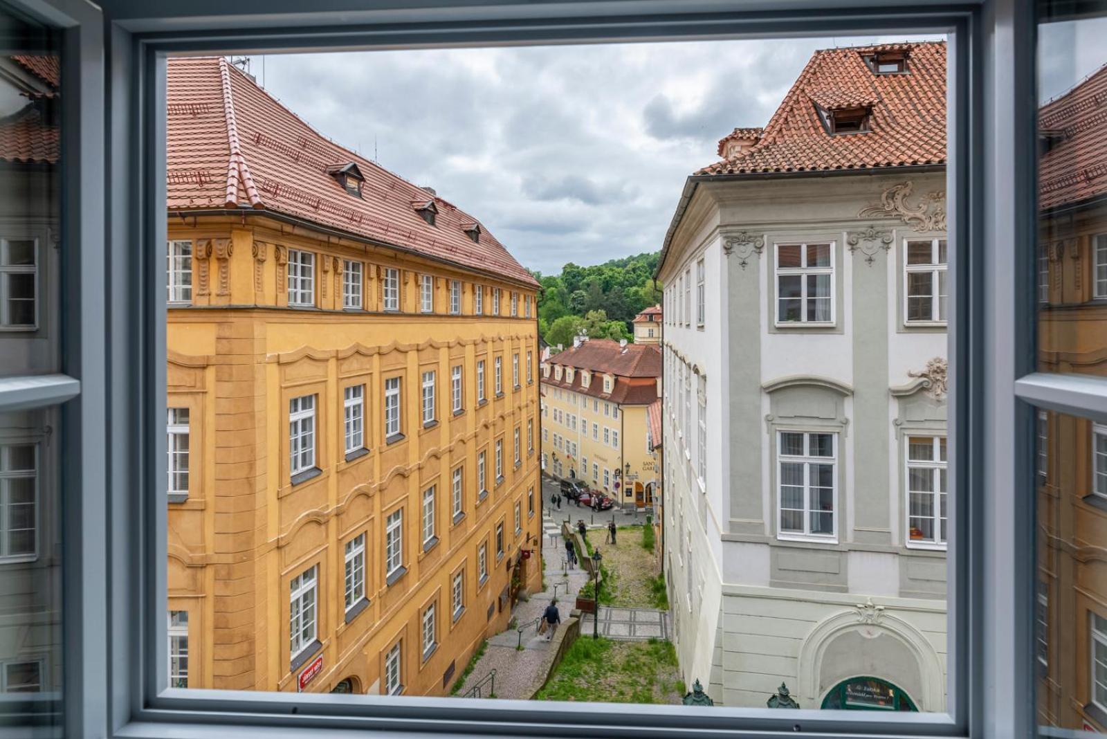 Primavera - Castle View * Praga