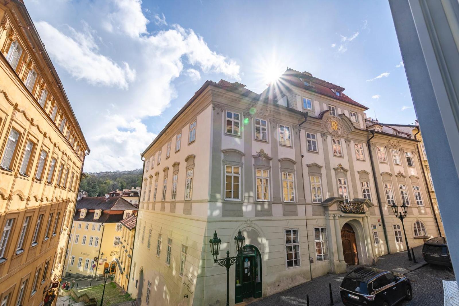 Primavera - Castle View Apartahotel Praga